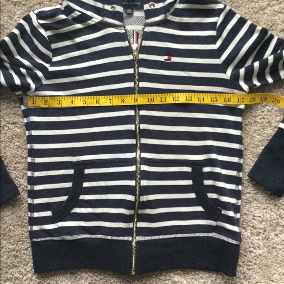 🔥🔥HOST PIC🔥🔥Tommy Hilfigher Sweater - Picture 3 of 8